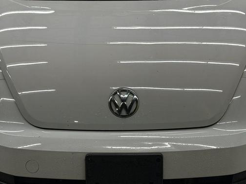White 2015 Volkswagen Beetle 1.8T