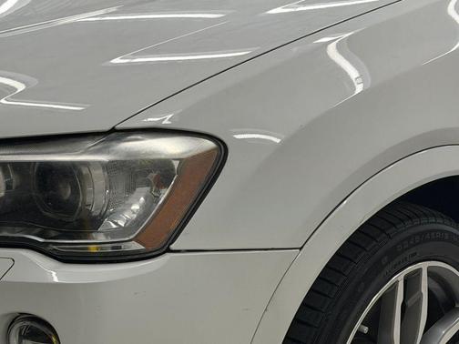 White 2018 BMW X4 xDrive28i