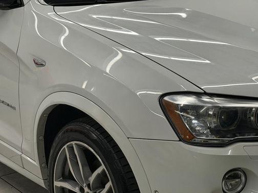 White 2018 BMW X4 xDrive28i