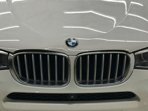 White 2018 BMW X4 xDrive28i