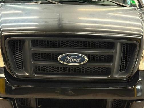 2005 Ford F-150 XLT SuperCrew