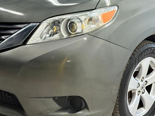 2013 Toyota Sienna LE