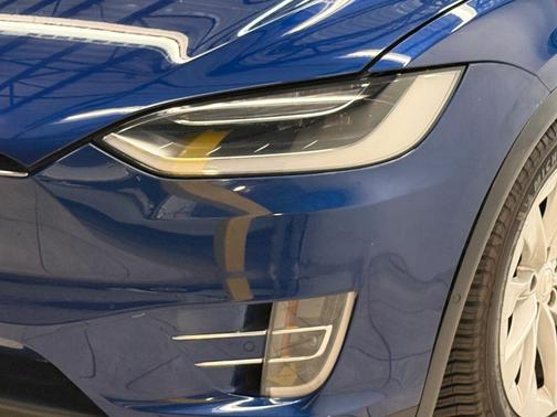 Deep Blue Metallic 2016 Tesla Model X 75D