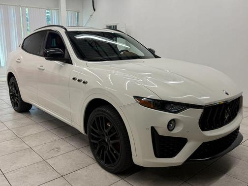 Bianco 2021 Maserati Levante Base