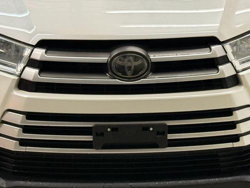 Blizzard Pearl 2017 Toyota Highlander LE Plus