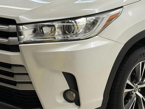 Blizzard Pearl 2017 Toyota Highlander LE Plus