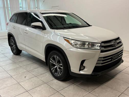 Blizzard Pearl 2017 Toyota Highlander LE Plus