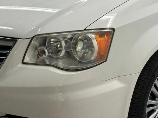 2013 Chrysler Town & Country Touring-L