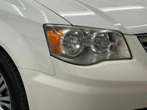 2013 Chrysler Town & Country Touring-L