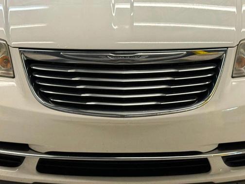 2013 Chrysler Town & Country Touring-L