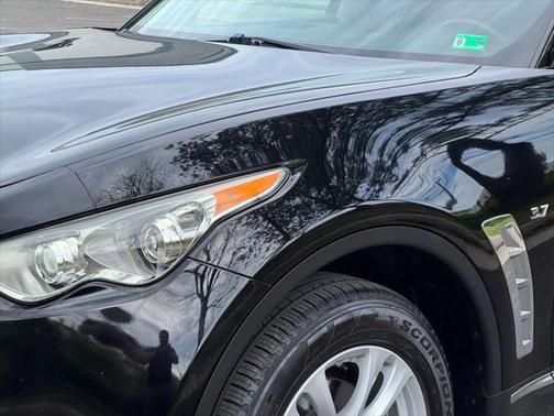 2016 INFINITI QX70 Base