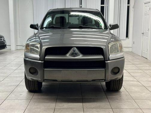 2007 Mitsubishi Raider LS