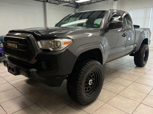2017 Toyota Tacoma SR