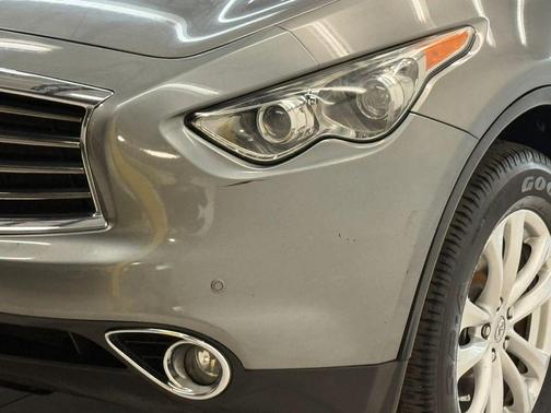 2014 INFINITI QX70 Base