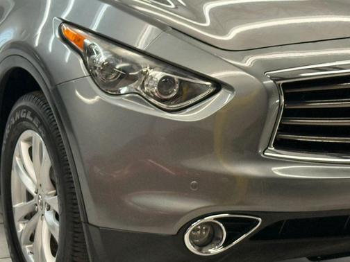 2014 INFINITI QX70 Base
