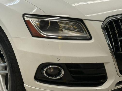 White 2017 Audi Q5 2.0T Premium Plus