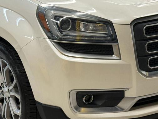 White 2015 GMC Acadia SLT-1