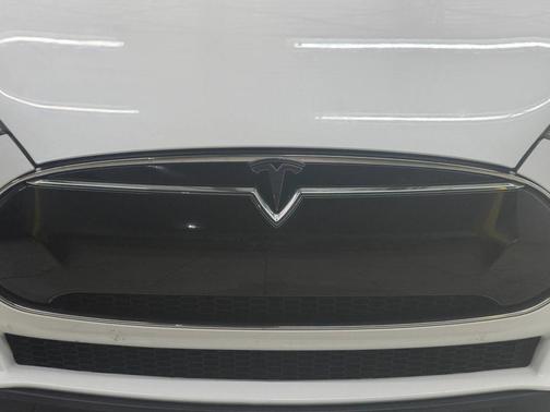 White 2013 Tesla Model S Sedan 4D