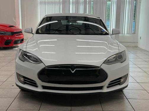 White 2013 Tesla Model S Sedan 4D