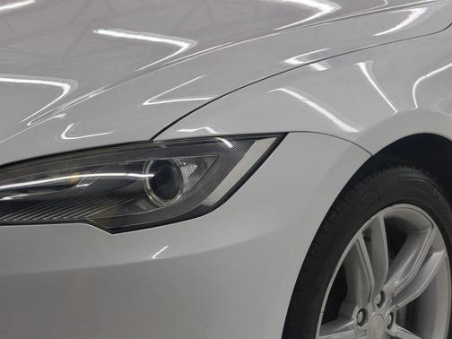 White 2013 Tesla Model S Sedan 4D