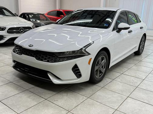 Glacial White Pearl 2021 Kia K5 LXS