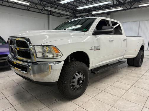 2017 RAM 3500 SLT Crew Cab 4x4 8' Box