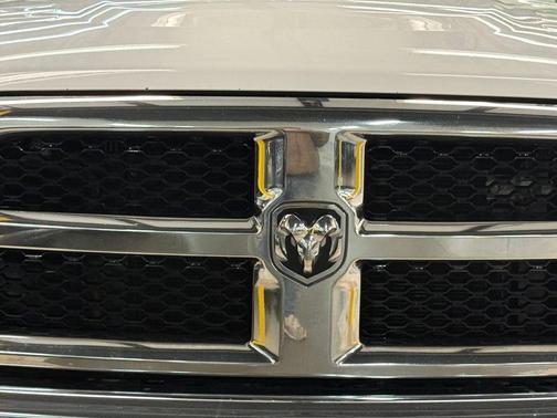 2017 RAM 3500 SLT Crew Cab 4x4 8' Box