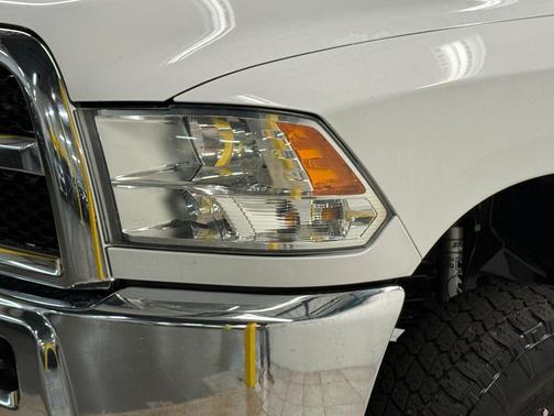 2017 RAM 3500 SLT Crew Cab 4x4 8' Box