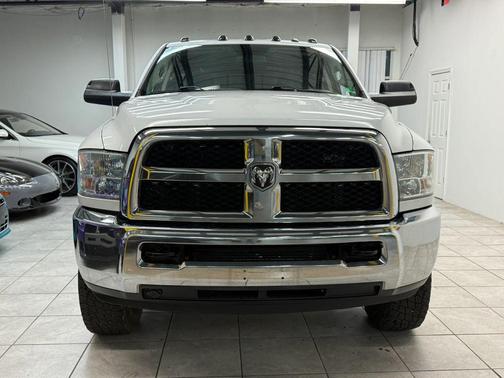 2017 RAM 3500 SLT Crew Cab 4x4 8' Box