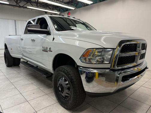 2017 RAM 3500 SLT Crew Cab 4x4 8' Box