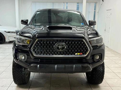 Midnight Black Metallic 2018 Toyota Tacoma TRD Sport