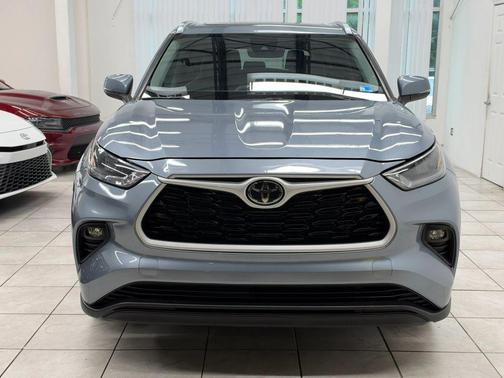 Gray 2020 Toyota Highlander XLE