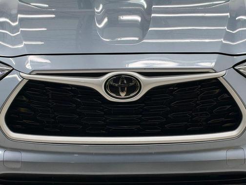 Gray 2020 Toyota Highlander XLE