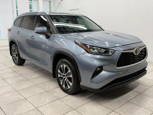 Gray 2020 Toyota Highlander XLE