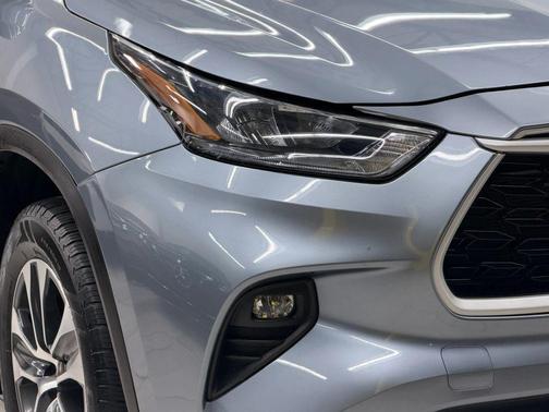 Gray 2020 Toyota Highlander XLE