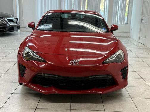 Ablaze 2018 Toyota 86 Base