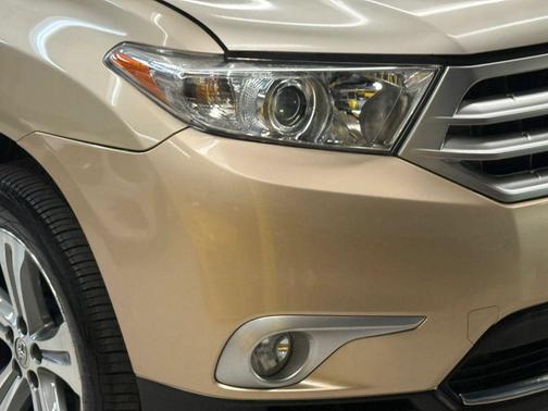 Sandy Beach Metallic 2013 Toyota Highlander Limited
