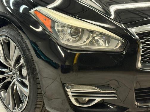 2016 INFINITI Q70 3.7