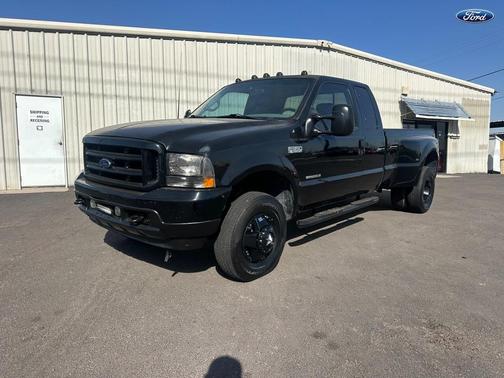 Black Clearcoat 2002 Ford F-350 Lariat