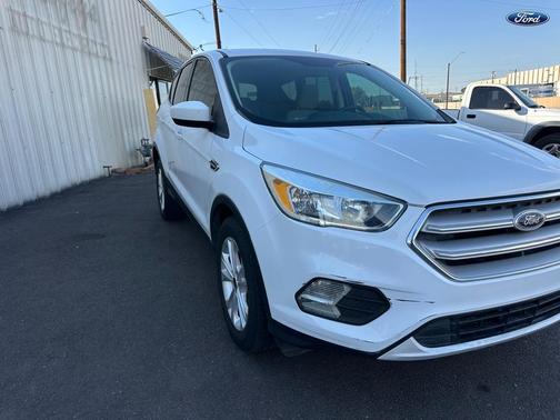 Oxford White 2019 Ford Escape SE