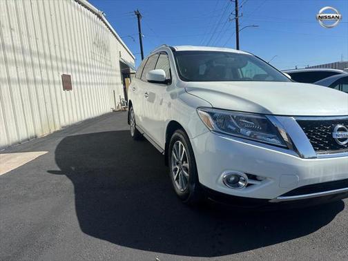 2016 Nissan Pathfinder SV
