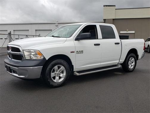 Photo 5 of 23 of 2018 RAM 1500 ST