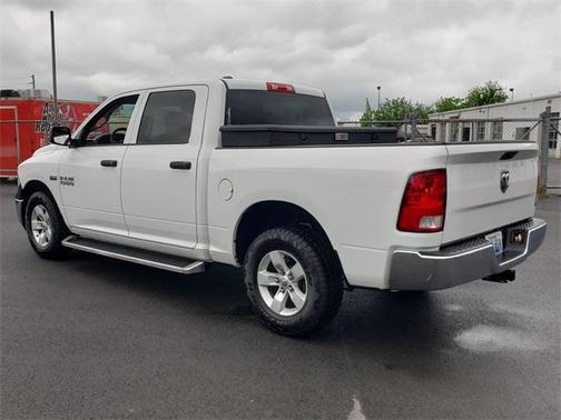 Photo 4 of 23 of 2018 RAM 1500 ST