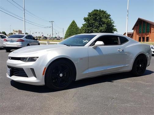 Photo 5 of 22 of 2017 Chevrolet Camaro 1LT