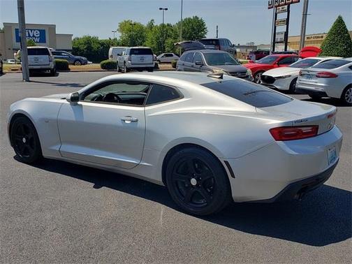 Photo 4 of 22 of 2017 Chevrolet Camaro 1LT