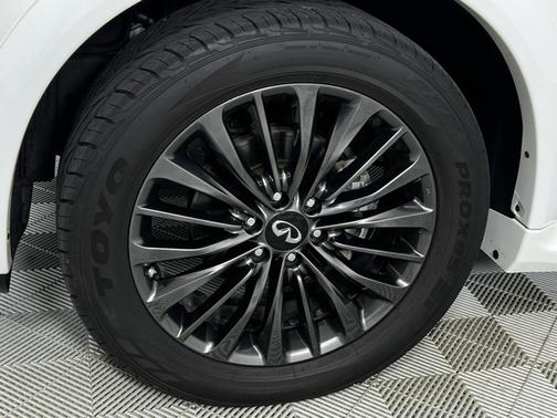 2024 INFINITI QX80 SENSORY