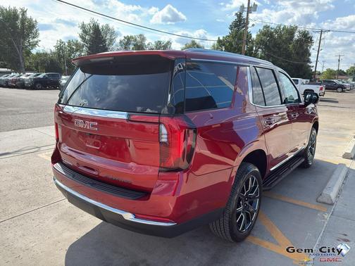 2025 GMC Yukon SLT