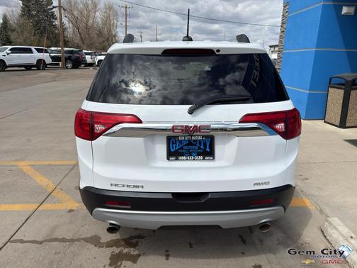 Summit White 2018 GMC Acadia SLE-2