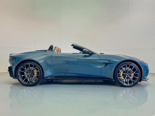 2026 Aston Martin Vantage Roadster
