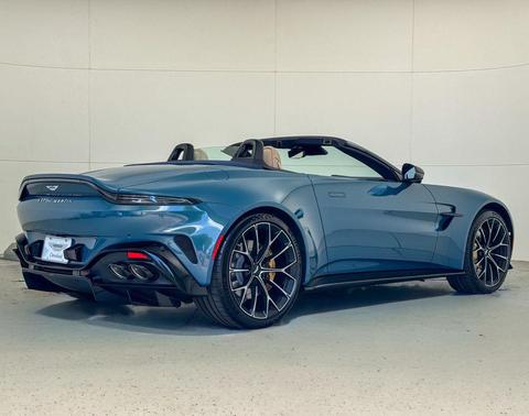 Iridescent Saphire 2026 Aston Martin Vantage Roadster